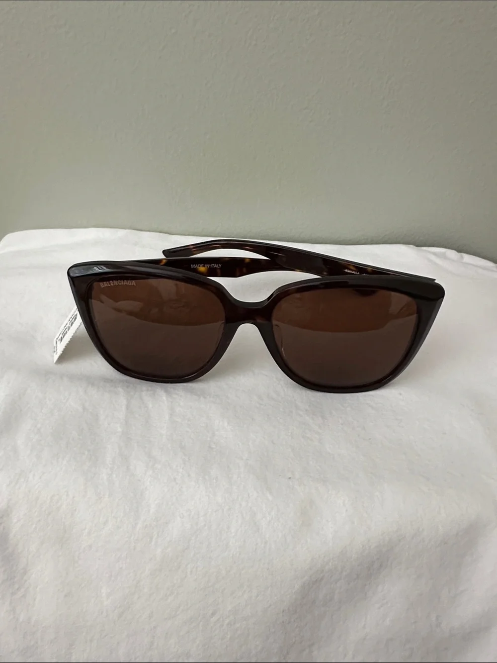 Balenciaga Women’s Brown Tortoiseshell Cat-Eye Sunglasses (09)
